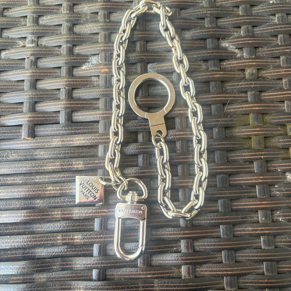 Louis Vuitton Silver Chain Key Holder - Picture 3 of 9